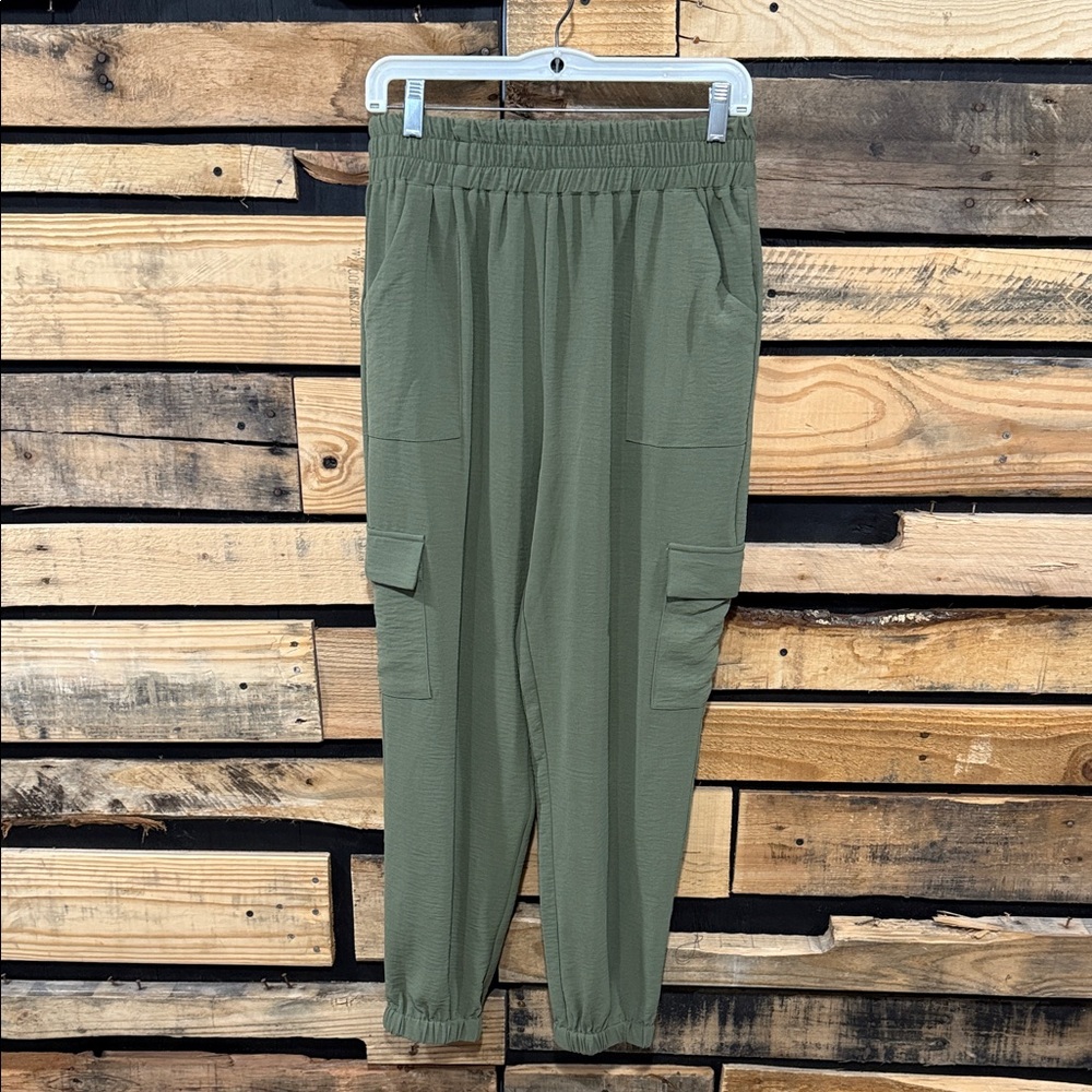 Evereve High Waisted Army Green Pull On Cargo Joggers Size‎ Medium